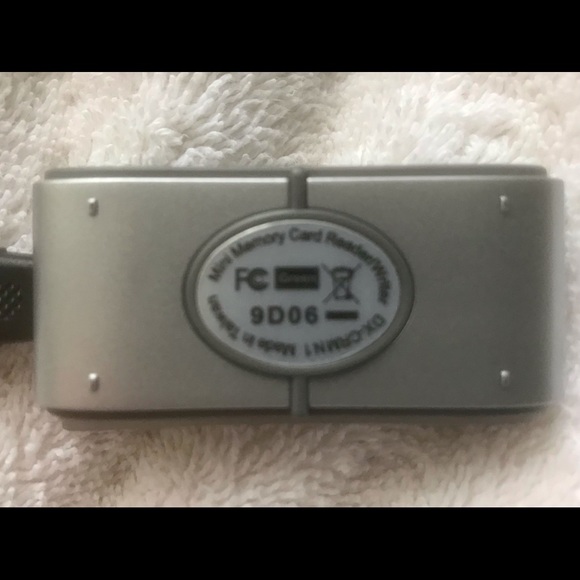“DYNEX”/DX-CRMN1 MINI MEMORY CARD READER/WRITER... - Picture 3 of 5